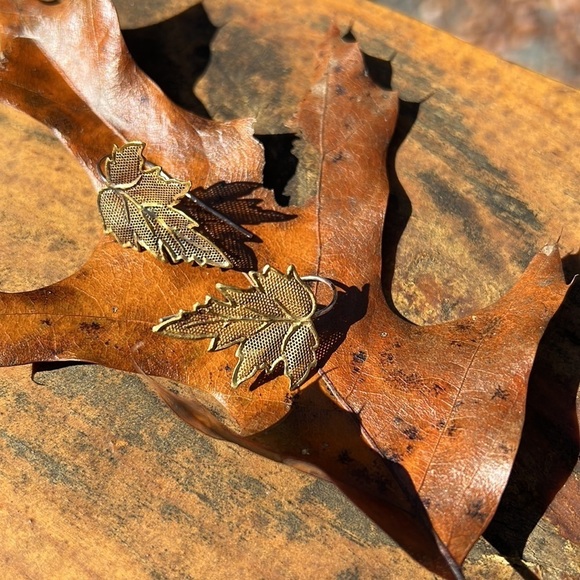 Vintage Gold Leaves Leaf Earrings Gold Tone Mesh Autumn Earrings Pair of earring - Picture 11 of 13